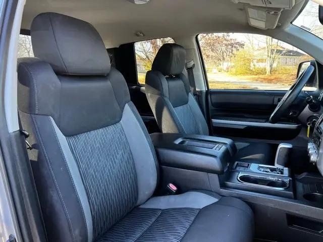 2017 Toyota Tundra SR5 5.7L V8