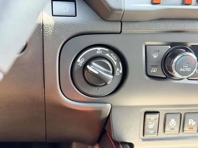 2026 Nissan Frontier Crew Cab PRO-4X 4x4