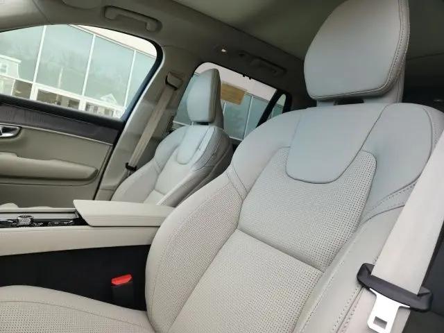 2026 Volvo XC90 Ultra, B6 AWD Gas (mild hybrid), Gasoline, Bright, 7 Seats