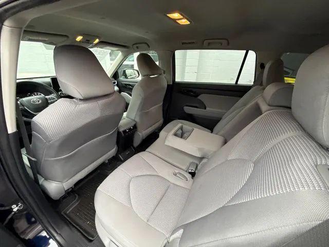 2024 Toyota Highlander LE