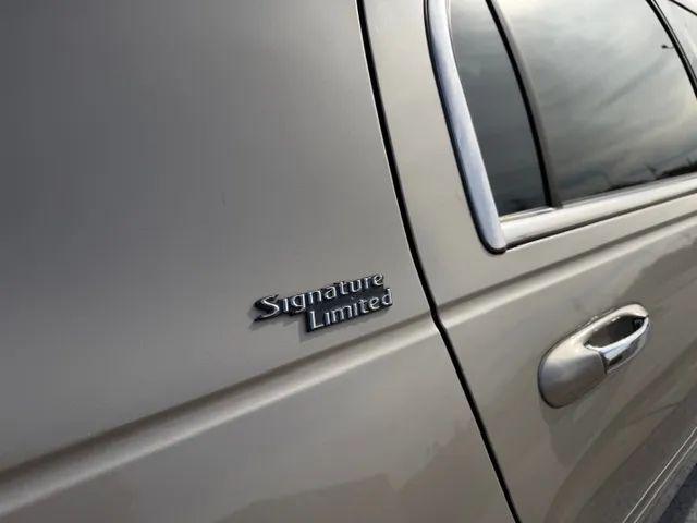 2008 Lincoln Town Car Signature Limited