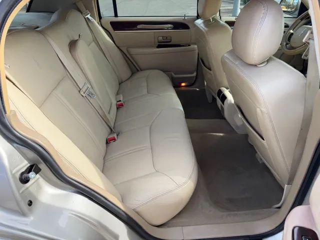2008 Lincoln Town Car Signature Limited