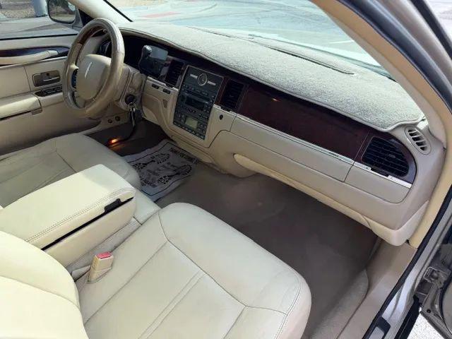2008 Lincoln Town Car Signature Limited