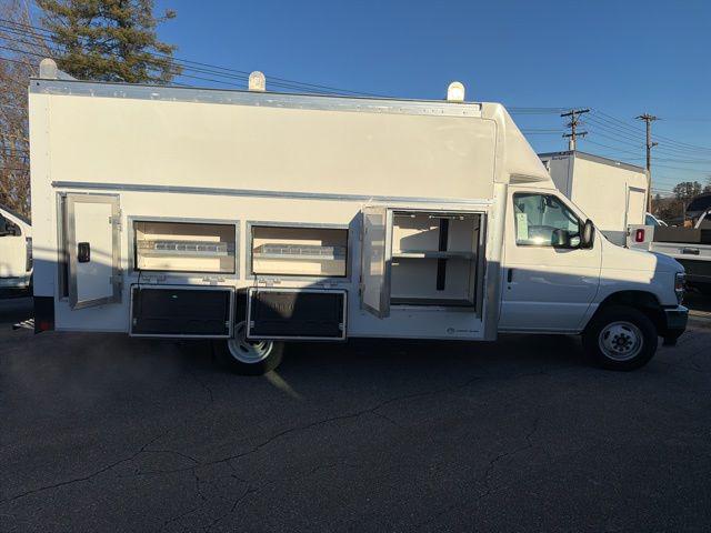2026 Ford E-450 Cutaway Base