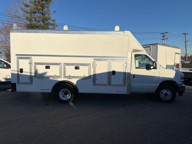 2026 Ford E-450 Cutaway Base
