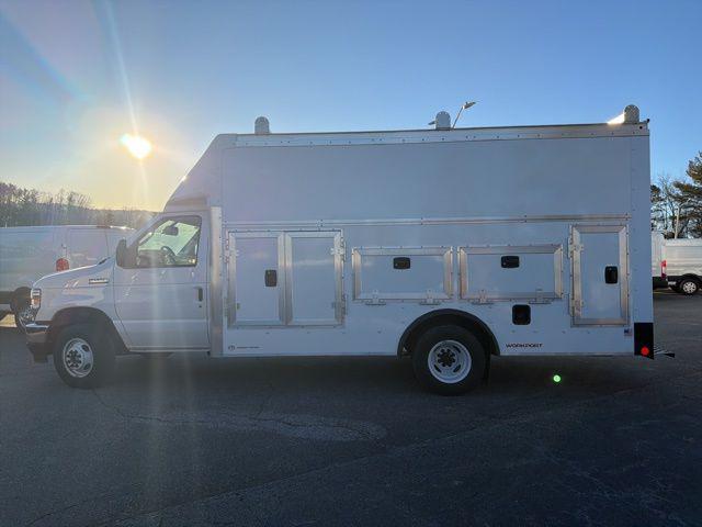 2026 Ford E-450 Cutaway Base