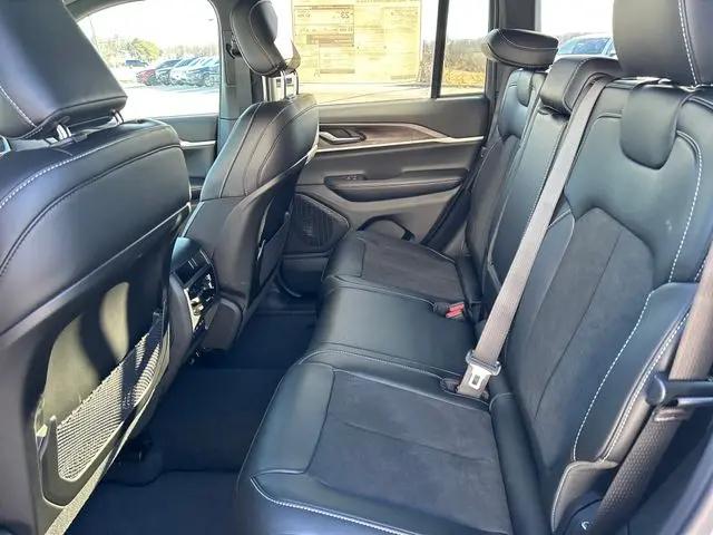 2026 Jeep Grand Cherokee Altitude 4x4