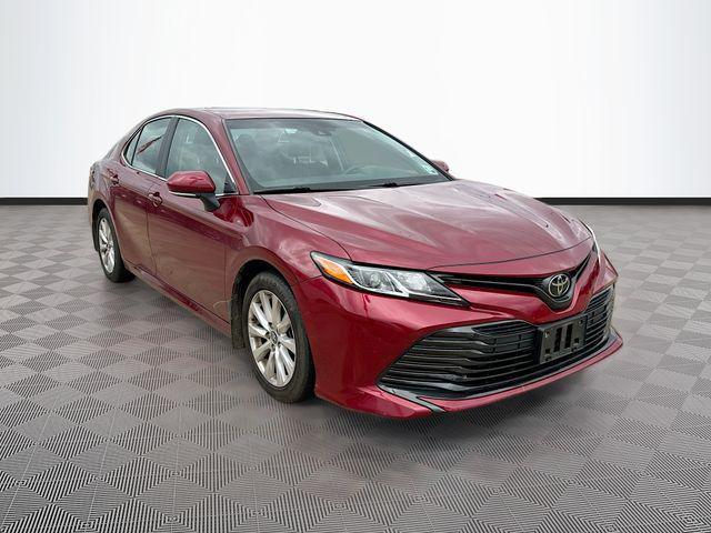 2018 Toyota Camry LE's photo