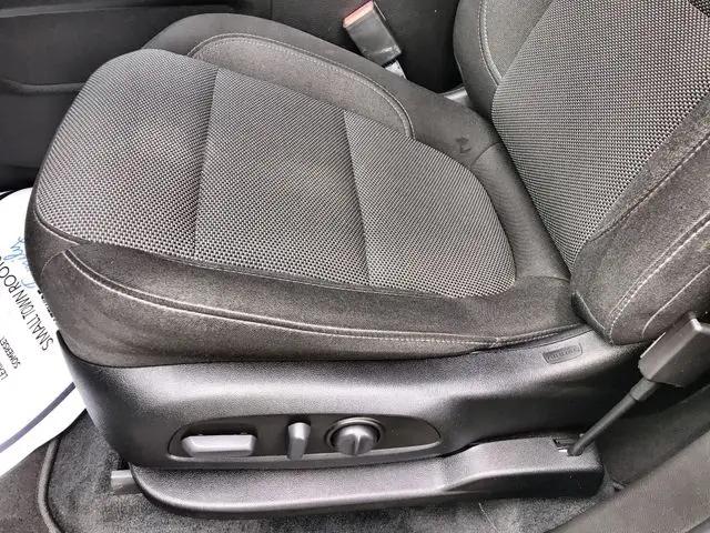 2023 Chevrolet Traverse AWD LT Cloth