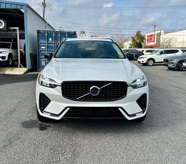 2024 Volvo XC60 B5 Ultimate Dark Theme