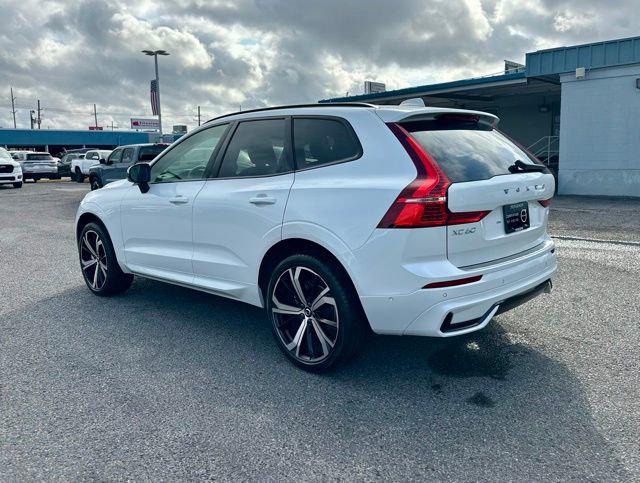 2024 Volvo XC60 B5 Ultimate Dark Theme