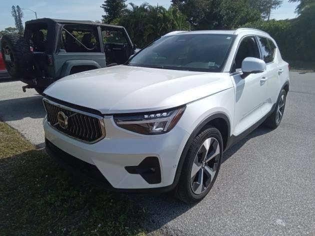 2024 Volvo XC40 B5 Plus Bright Theme