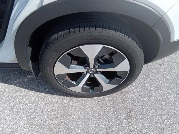 2024 Volvo XC40 B5 Plus Bright Theme