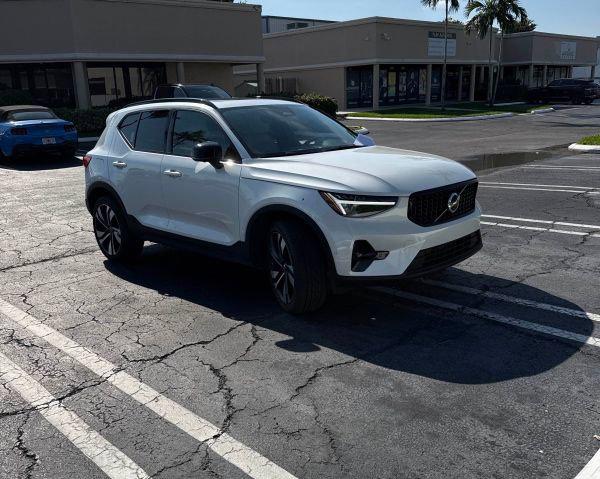 2024 Volvo XC40 B5 Plus Dark Theme