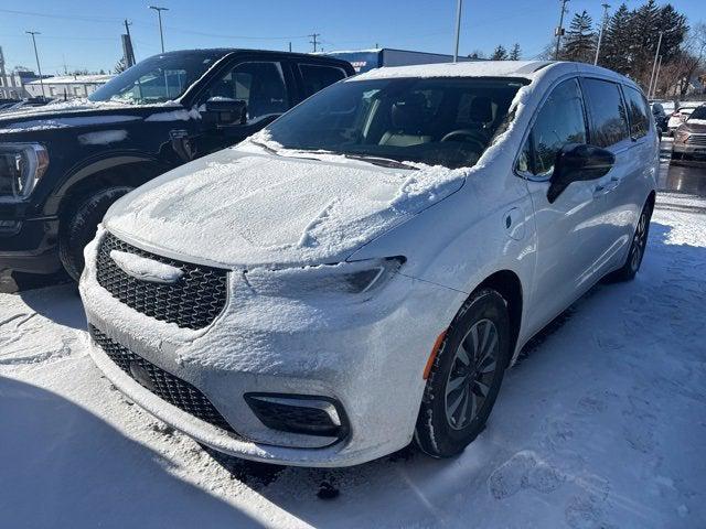 2024 Chrysler Pacifica Hybrid Select