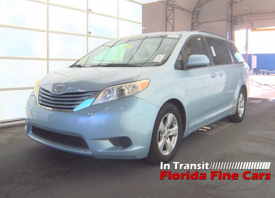 2015 Toyota Sienna LE 7-Passenger Auto Access Seat