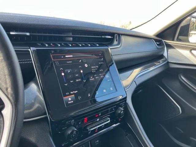2022 Jeep Grand Cherokee Laredo 4x4