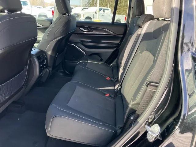 2022 Jeep Grand Cherokee Laredo 4x4