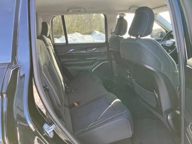 2022 Jeep Grand Cherokee Laredo 4x4