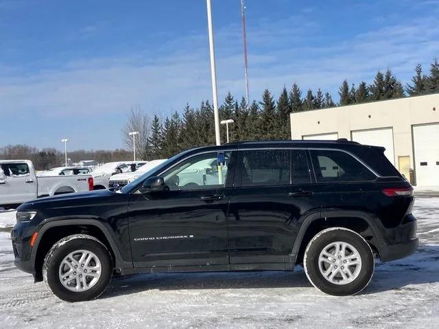 2022 Jeep Grand Cherokee Laredo 4x4