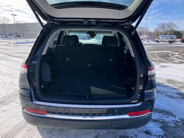 2022 Jeep Grand Cherokee Laredo 4x4