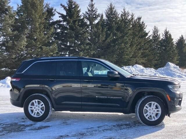 2022 Jeep Grand Cherokee Laredo 4x4