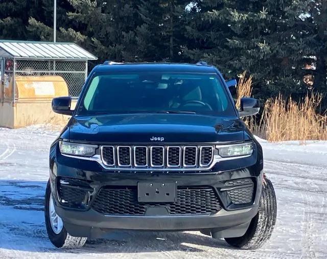 2022 Jeep Grand Cherokee Laredo 4x4