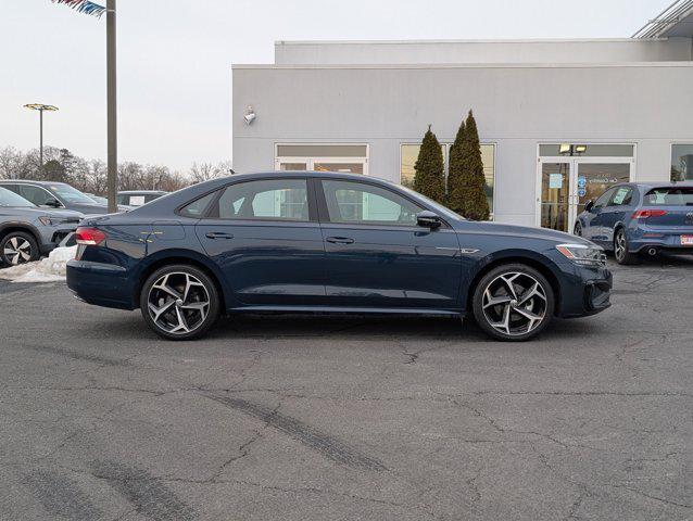 2022 Volkswagen Passat 2.0T R-Line