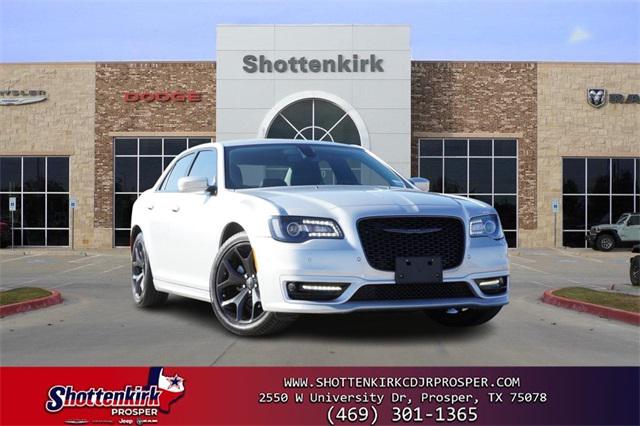 2022 Chrysler 300 Touring L