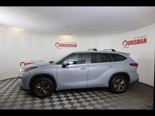 2023 Toyota Highlander Hybrid XLE Bronze