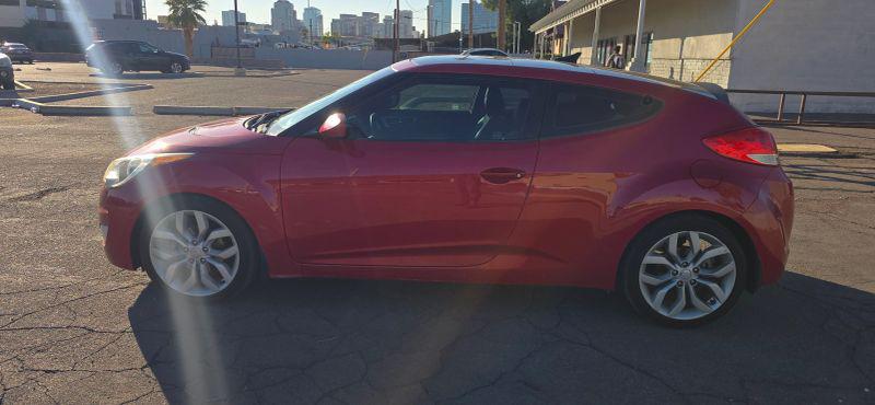 2013 Hyundai Veloster Base w/Black