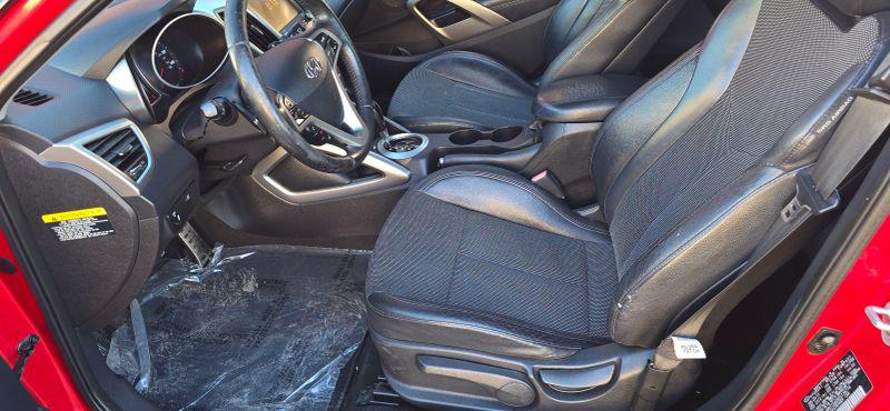 2013 Hyundai Veloster Base w/Black