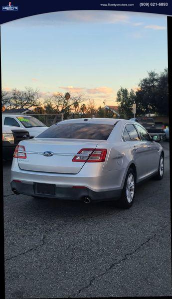 2015 Ford Taurus SE