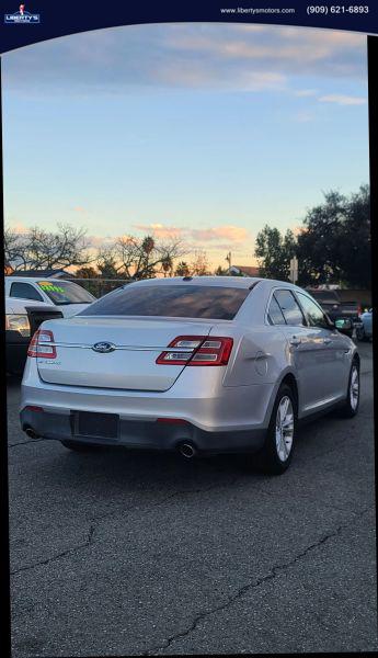 2015 Ford Taurus SE