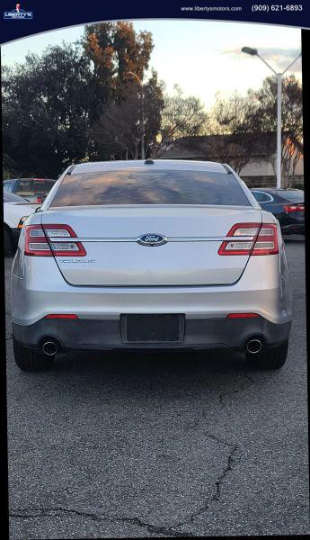 2015 Ford Taurus SE