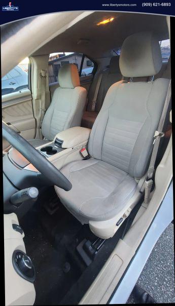 2015 Ford Taurus SE