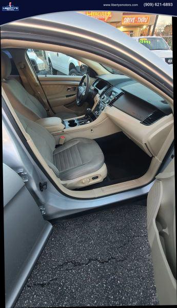 2015 Ford Taurus SE