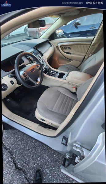 2015 Ford Taurus SE