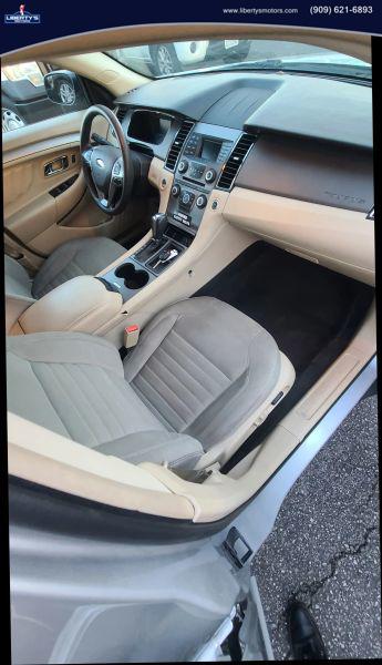 2015 Ford Taurus SE