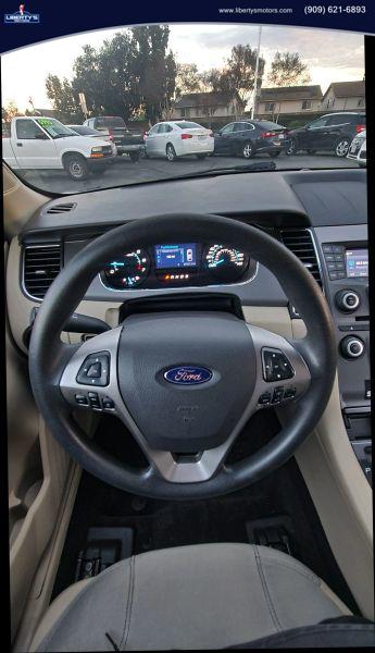 2015 Ford Taurus SE