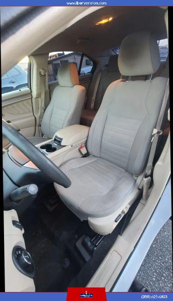 2015 Ford Taurus SE