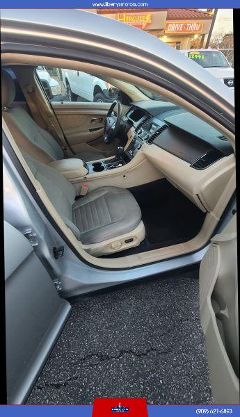 2015 Ford Taurus SE