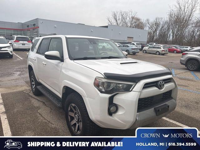 2020 Toyota 4Runner Off-Road's photo