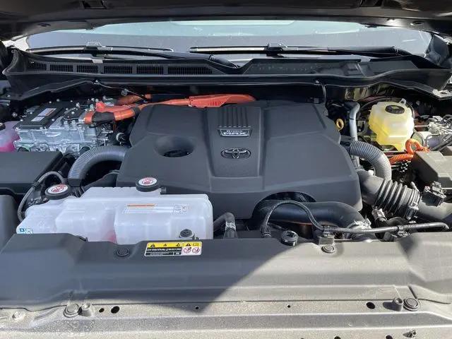 2026 Toyota Tundra Platinum Hybrid CrewMax 5.5' Bed