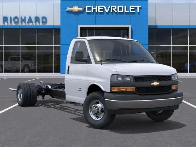 2025 Chevrolet Express Cutaway Work Van