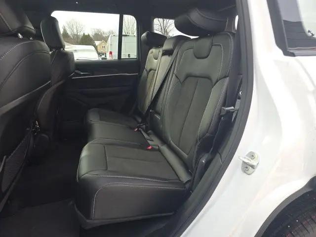 2026 Jeep Grand Cherokee Altitude 4x4