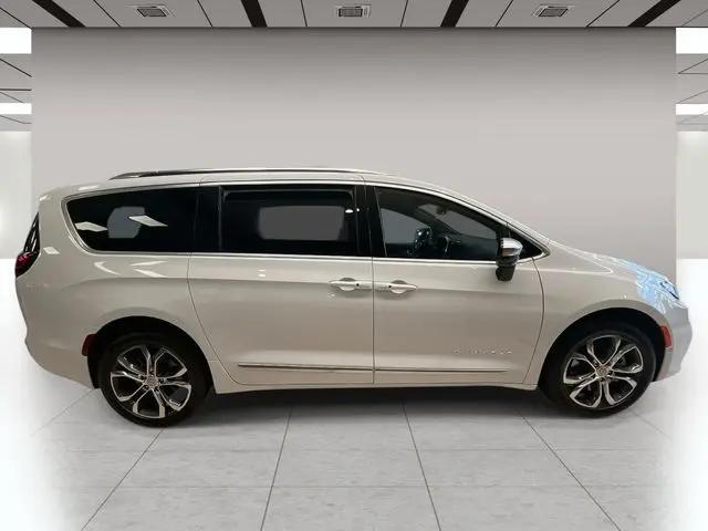 2026 Chrysler Pacifica Pinnacle AWD