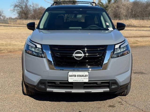 2025 Nissan Pathfinder Platinum FWD
