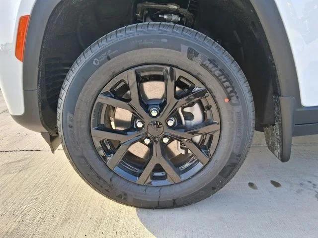 2026 Jeep Grand Cherokee Altitude 4x2