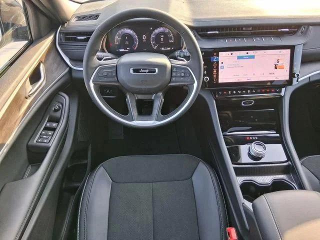 2026 Jeep Grand Cherokee Altitude 4x2